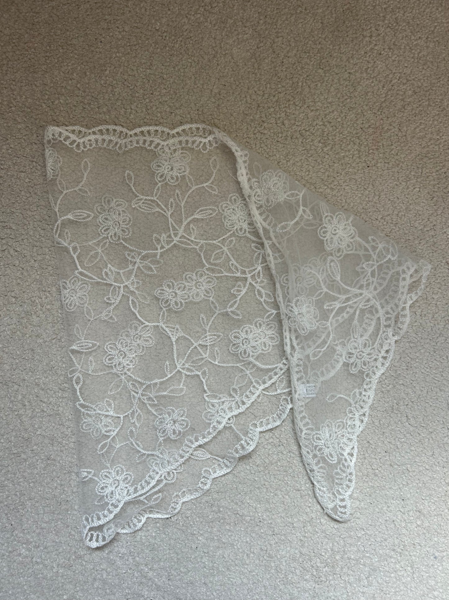 FOULARD EN DENTELLE