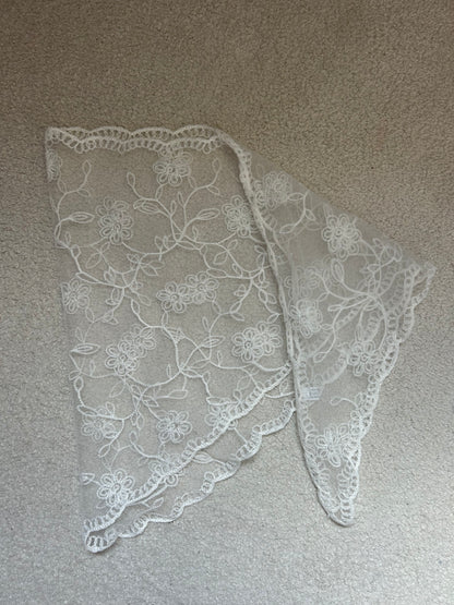 FOULARD EN DENTELLE